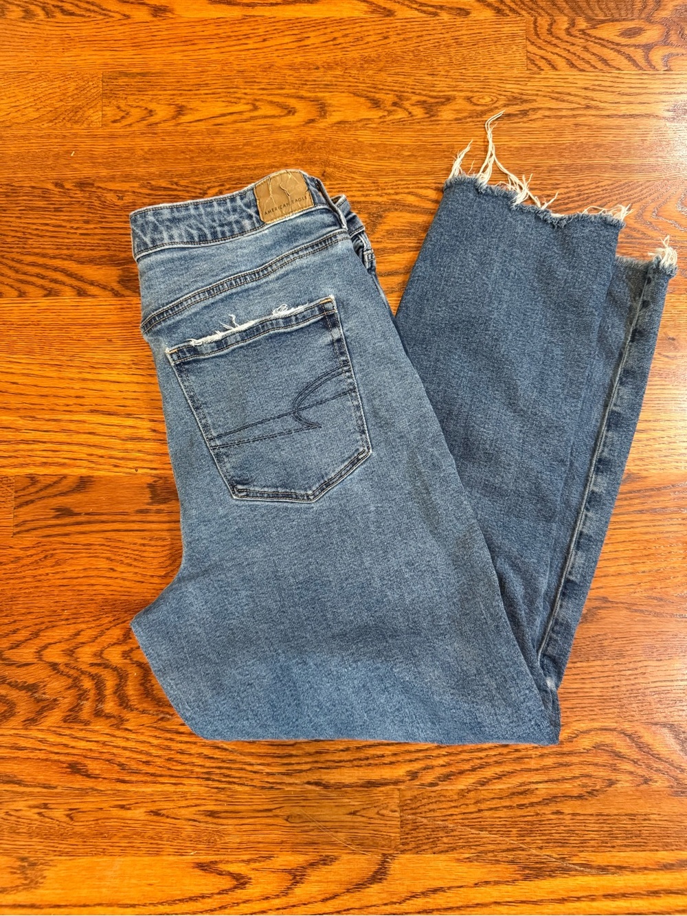 American Eagle Strigid Medium Wash Mom Jeans Women’s 12 Regular Denim Pant Jeans